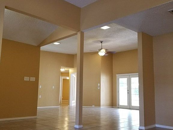 3rd image of 120 W Kerria Ave