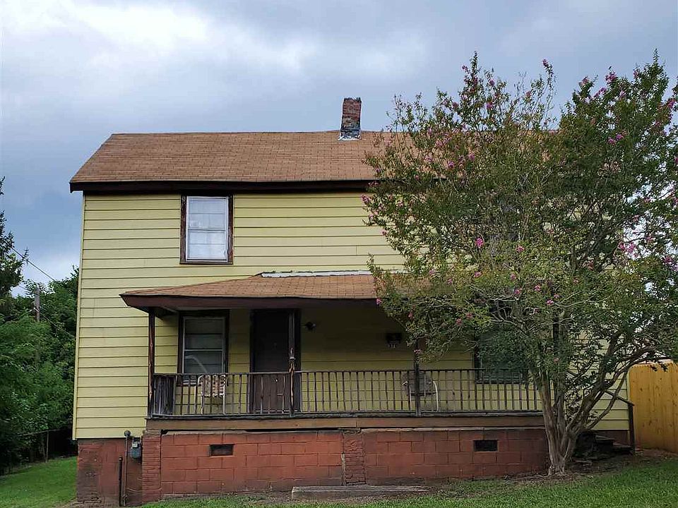 1st image of 370 College St