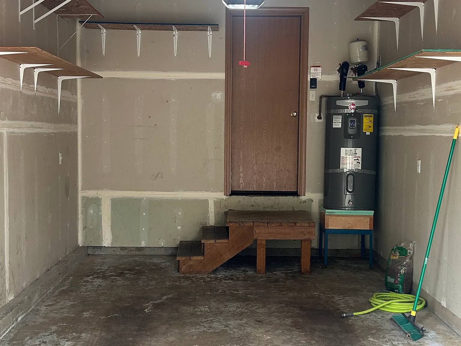 3 bed, 2.5 bath, 1380 sqft, $2,500 — Photo 3
