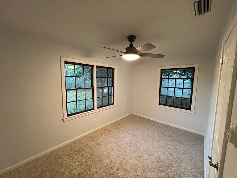 3052 Kendale Dr — Photo 9