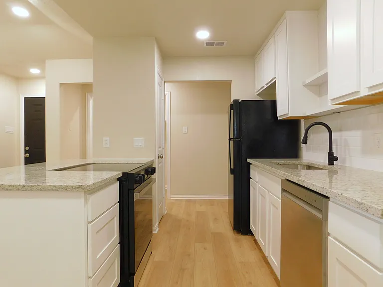 9258 Burbank — Photo 10