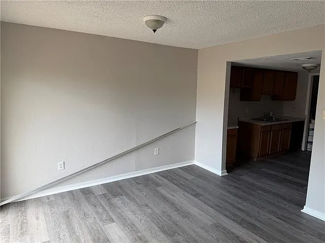 3 bed, 1.5 bath, 1440 sqft, $1,500 — Photo 4