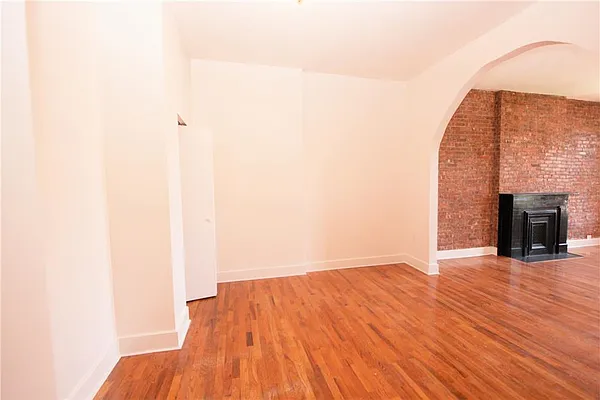 Rented by R New York | media 12