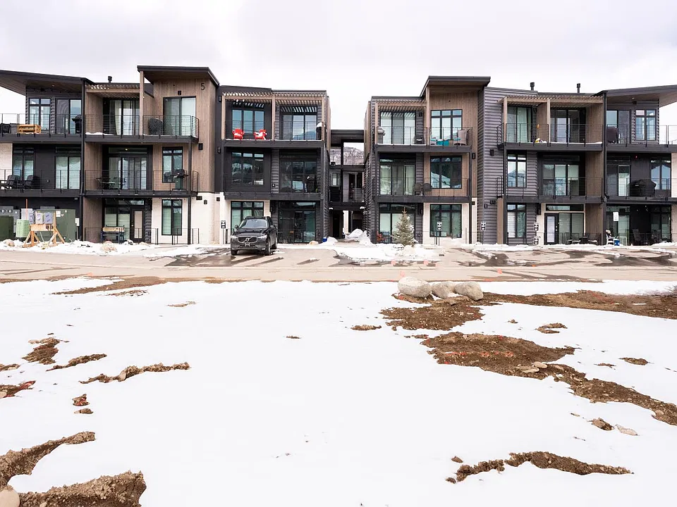 930 Blue River Pkwy #525
