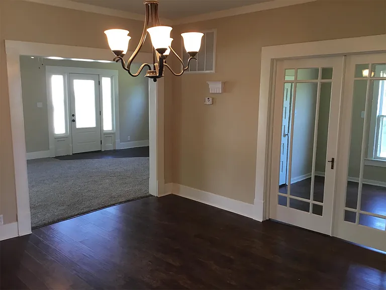 1114 N Creek St — Photo 2