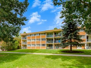 Wyldewood Estates, Calgary, AB T2J 0E6
