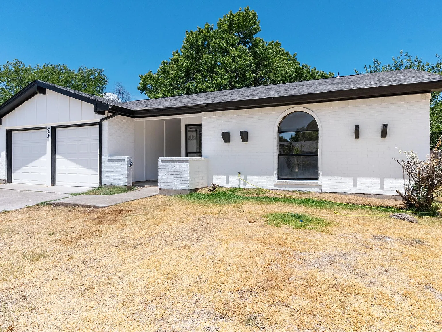3 bed, 1313 sqft, $2,300 — Photo 2