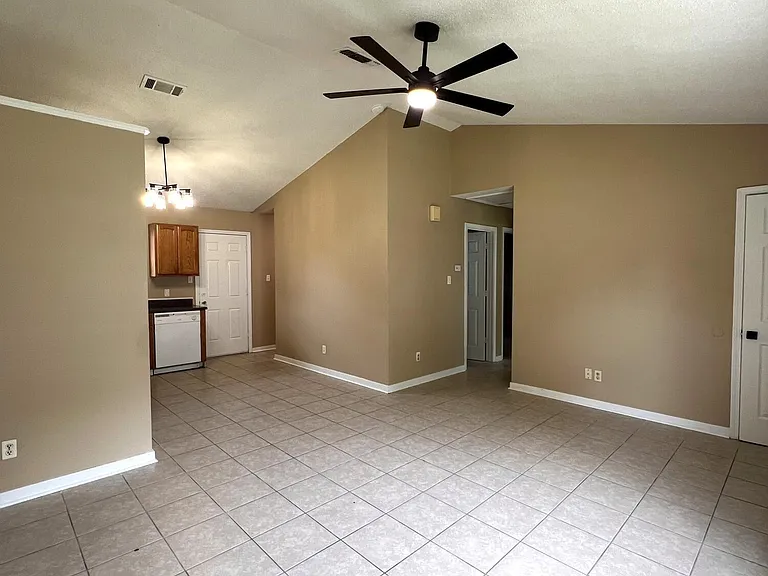 2414 34th Ave #B — Photo 3