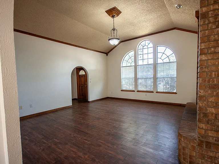 421 Chanticleer Pl — Photo 3
