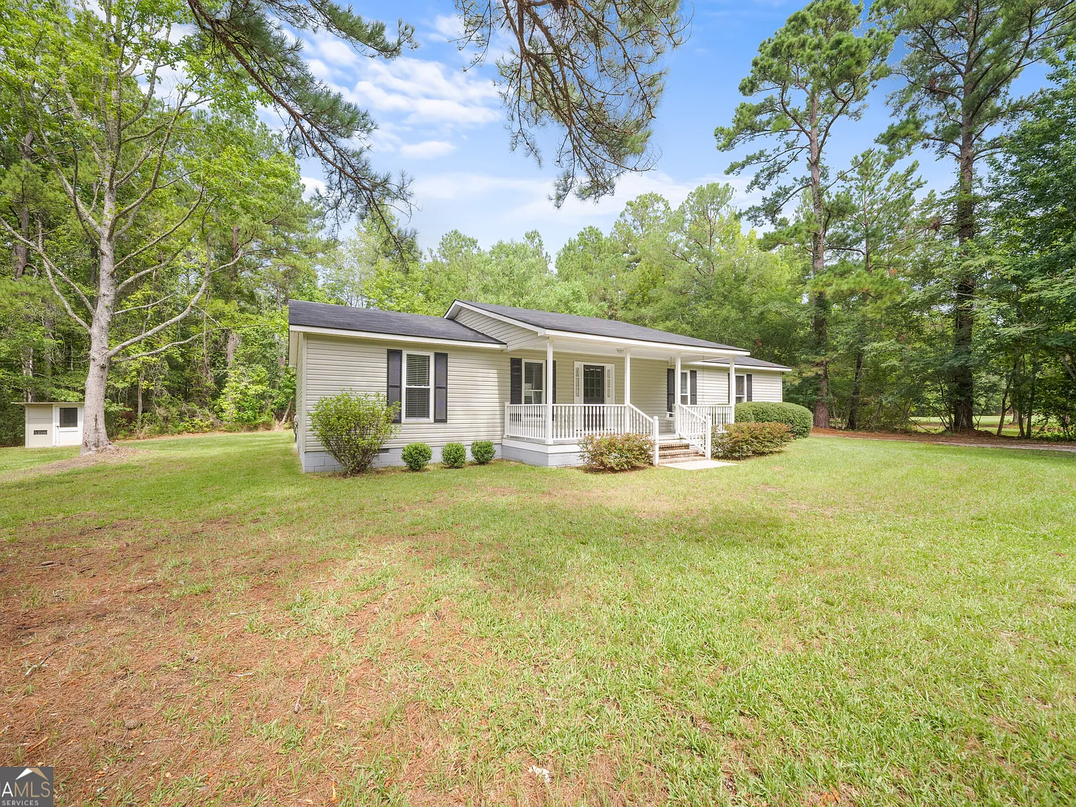 3 bed, 2.0 bath, 1752 sqft, $2,300 — Photo 1