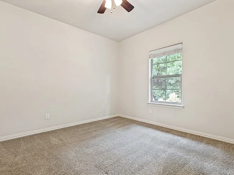 1920 Cortez Ln — Photo 6