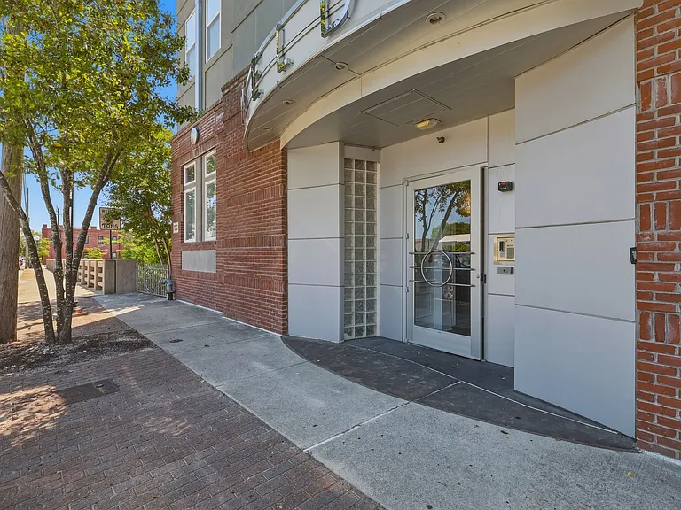 619 N 4th St #301 — Photo 17
