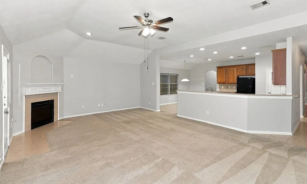 3 bed, 2.0 bath, 2118 sqft, $2,335 — Photo 4