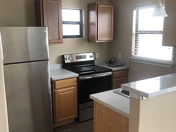 3rd image of 1823 El Monte Blvd #1