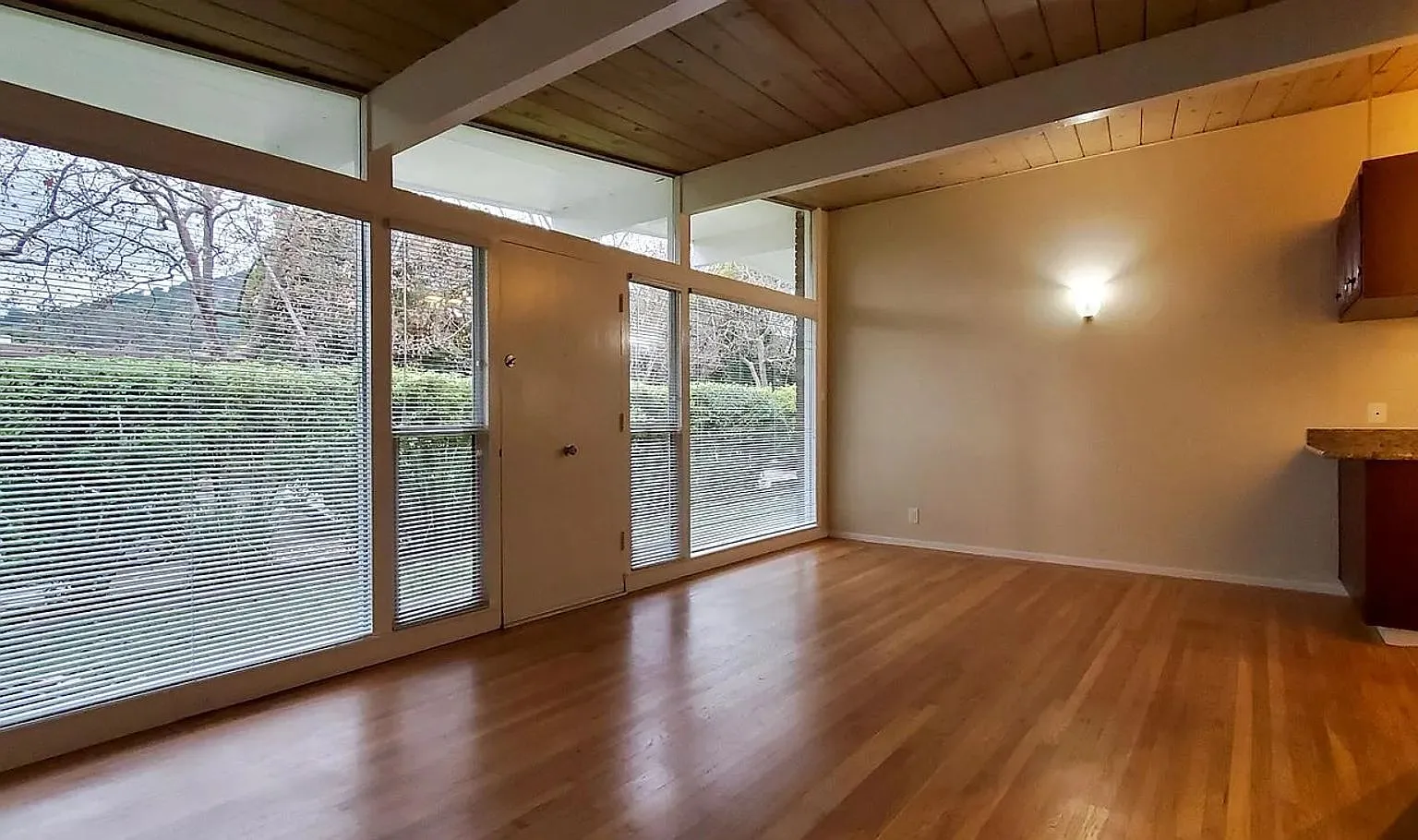 Charming 1 Bed, 1 Bath Home Near Downtown San Rafael — Photo 2
