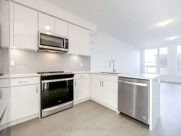 122 Green Gardens Blvd, Toronto, ON M6A 1N3