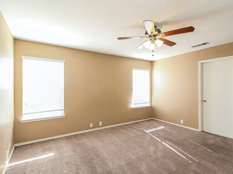 2204 Tailburton Ct — Photo 5