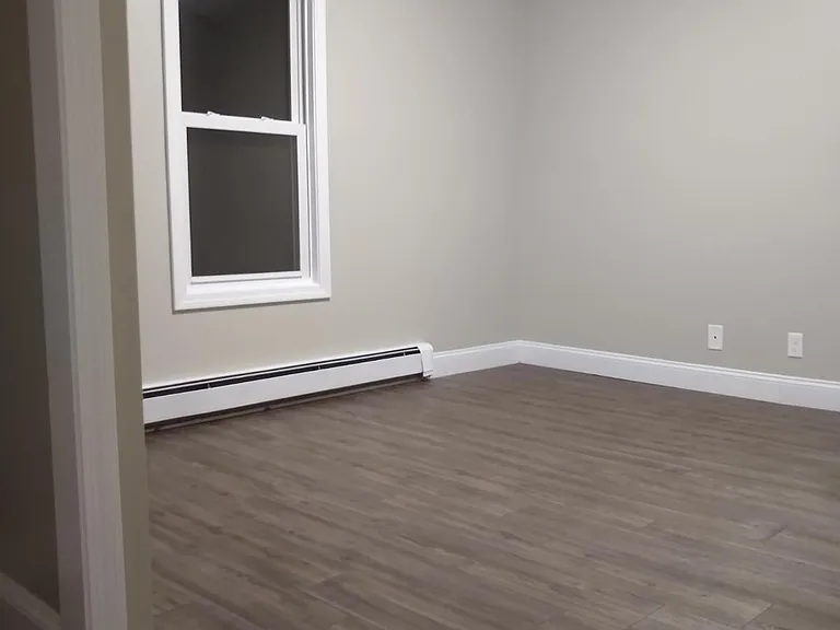 49 Westminster Ave #1 — Photo 33