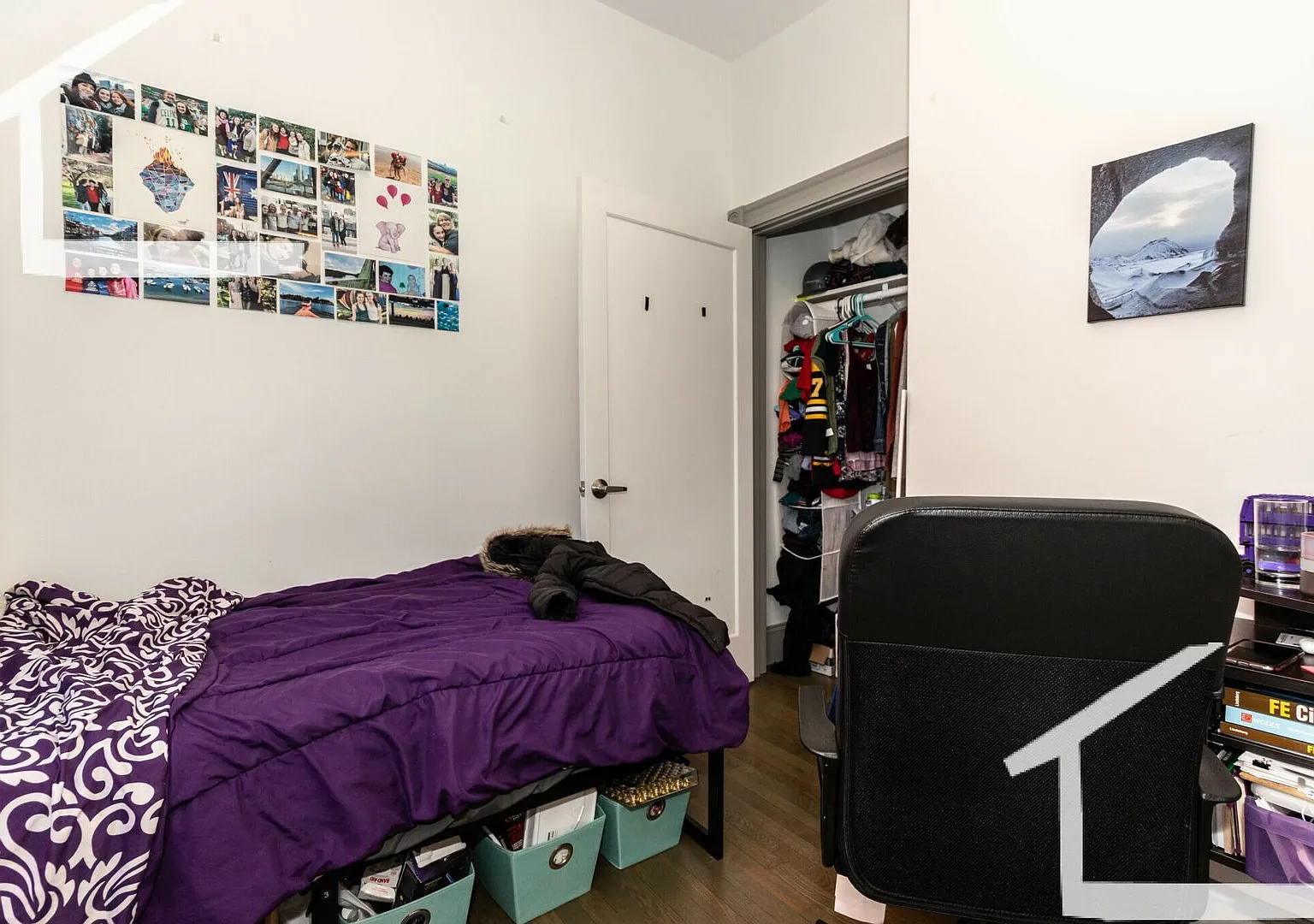 Charming 3 Bedroom-No Broker Fee — Photo 3