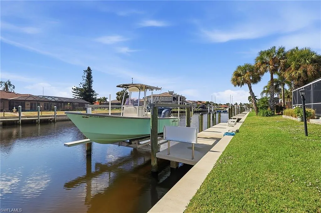 3 bed, 2.0 bath, 1910 sqft, $12,000 — Photo 3