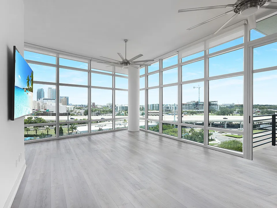 1120 E Kennedy Blvd #816