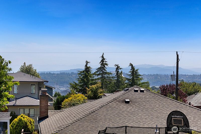 3rd image of 3410 37th Avenue SW