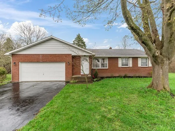 701 N Blossom Rd, Elma, NY 14059