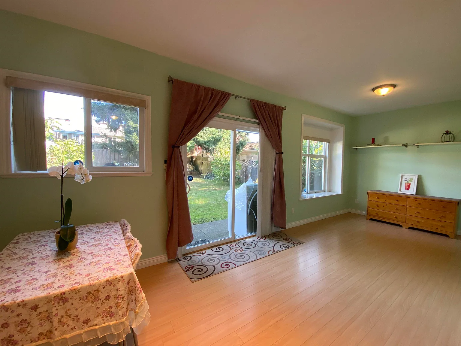 2 bed, 700 sqft, $2,300 — Photo 3