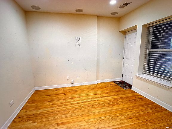 4th image of 410 School St APT 1B