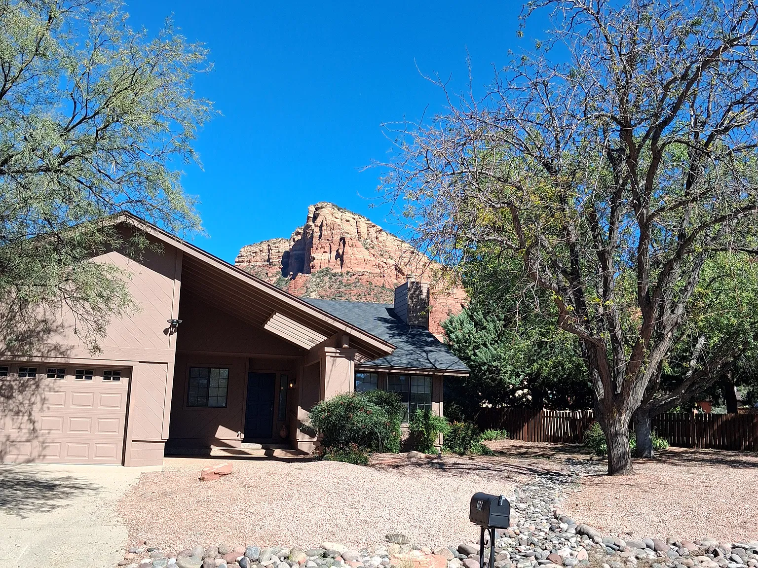 3 bed, 2077 sqft, $4,350 — Photo 3