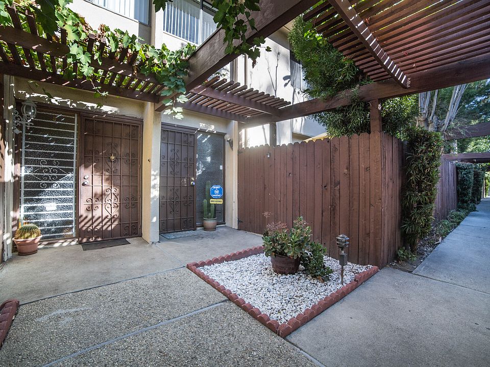 1st image of 15542 Sherman Way APT 8