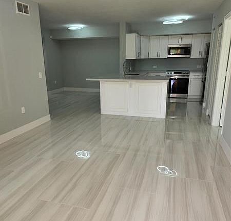 2nd image of 1010 Villa Cir #1010