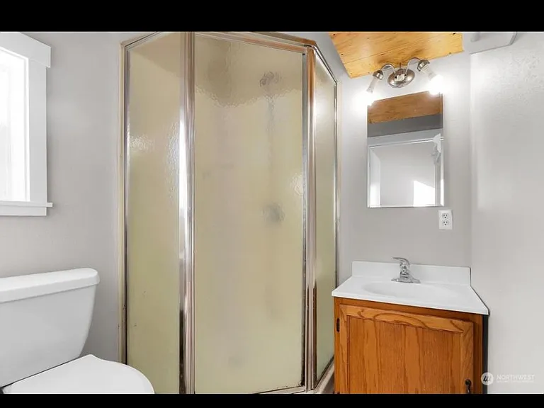 1110 Warner St — Photo 4