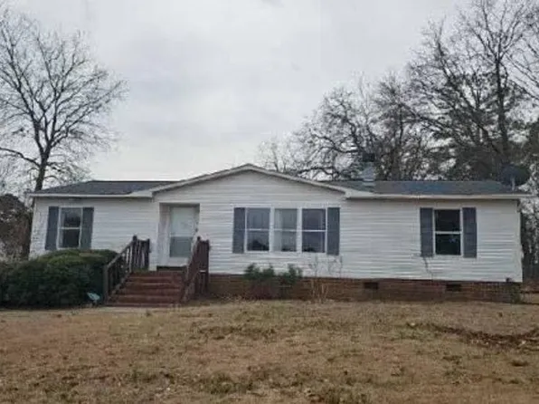 15 Tryon Ct W, Spring Lake, NC 28390