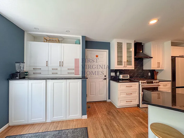202 Blackthorn Ln — Photo 10