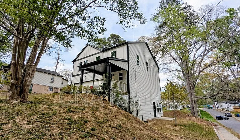 2367 Summit Ave — Photo 24
