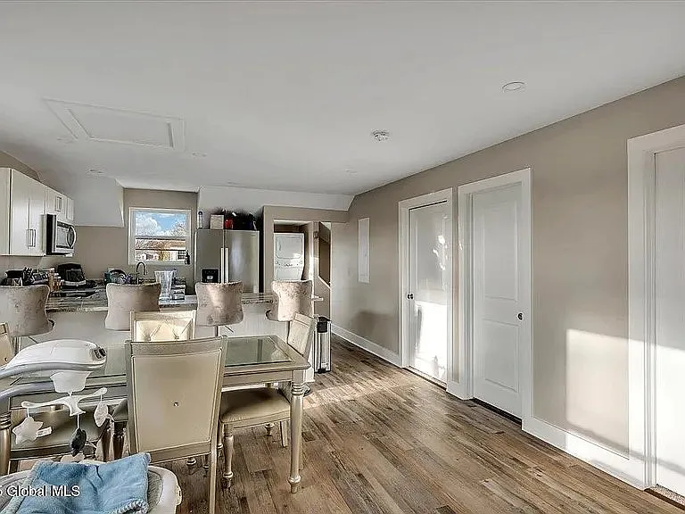 Building Photo - 22 Maplewood Ave #2