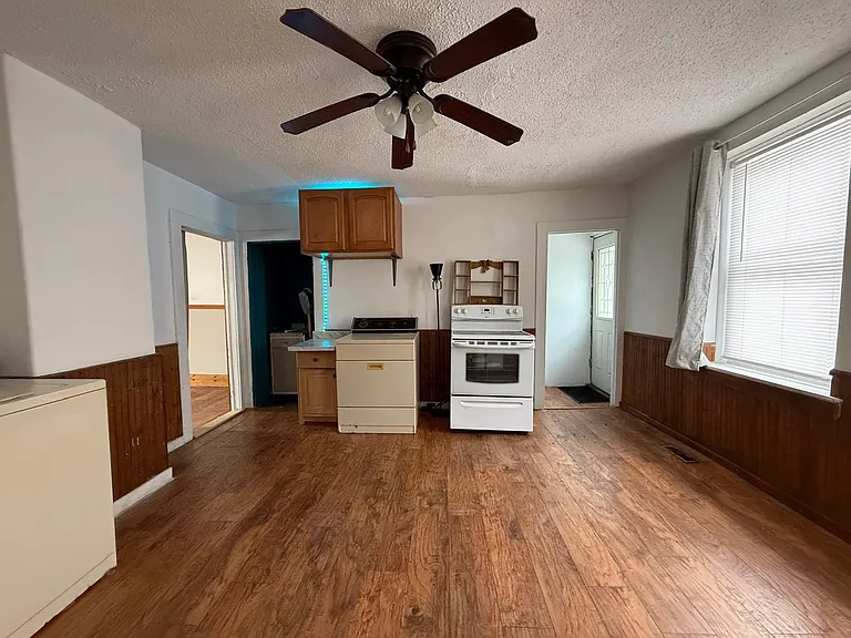 977 Riverside Dr #B — Photo 1