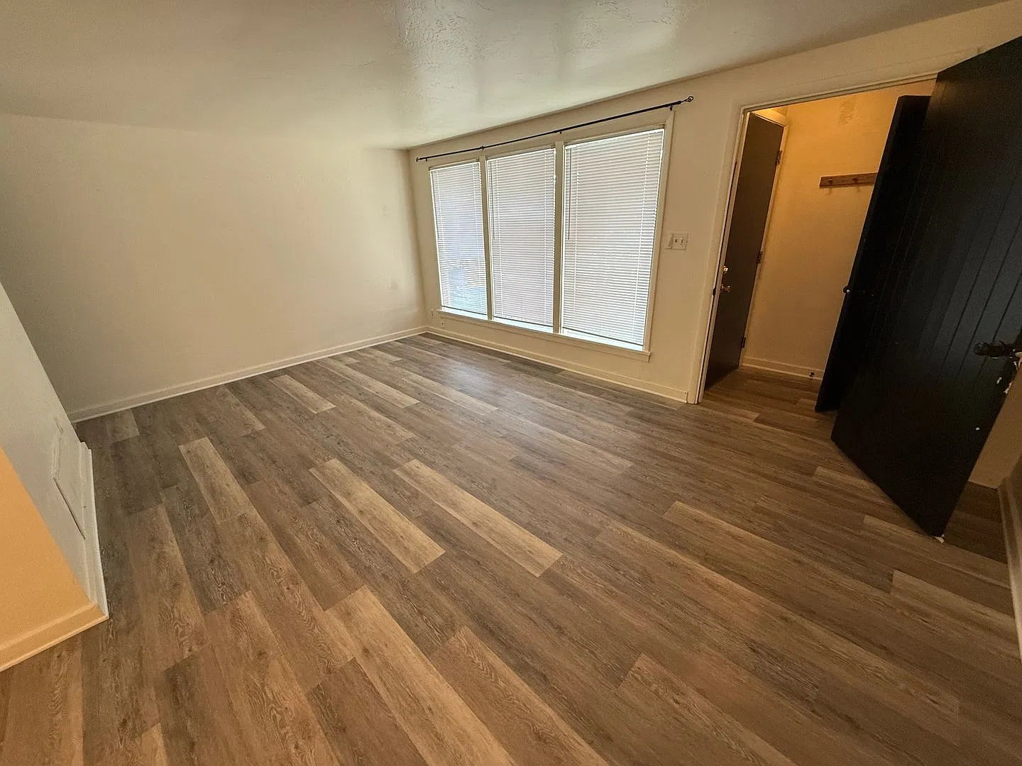 1752 W 11th Ave - SG50/50 — Photo 4