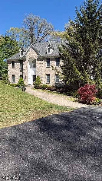 5 bed, 3.0 bath, $5,800 — Photo 2