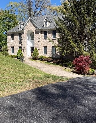 2nd image of 8 Overlook Rd