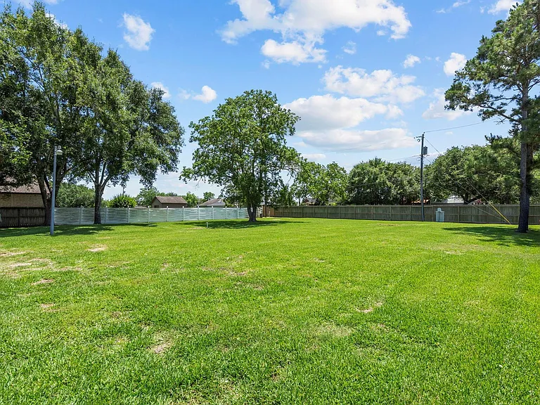 616 Westwood Cir — Photo 40