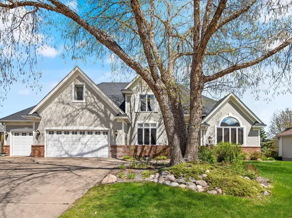 305 Wyndham Cir E, New Brighton, MN 55112