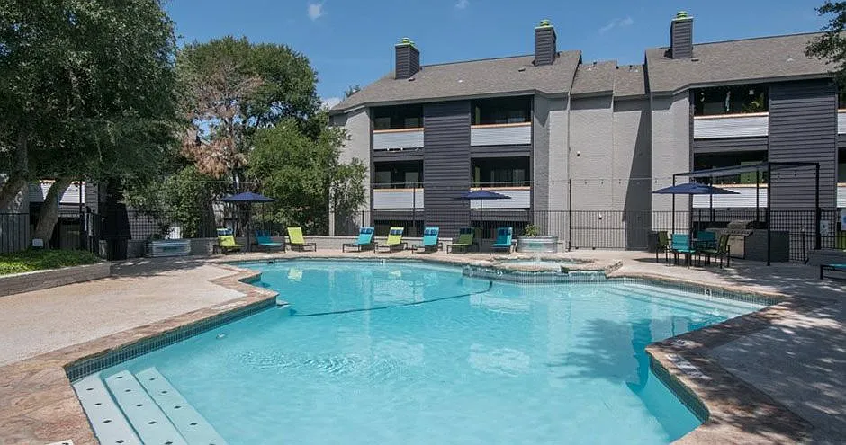 The Henry B Apartments — Photo 1