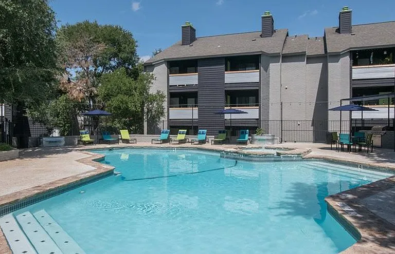 The Henry B Apartments — Photo 1