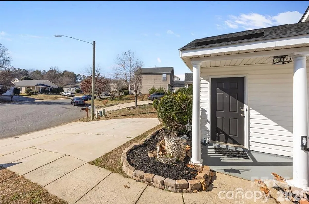 Building Photo - 3043 Talledaga Ln SW