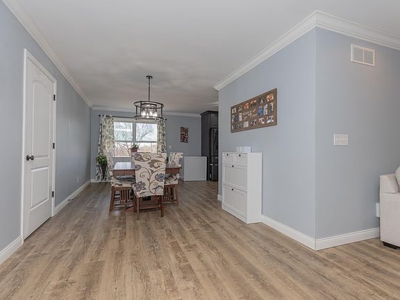 3rd image of 5555 Lakeside Dr