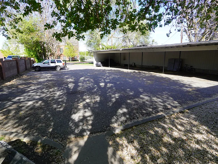 Apartments at 175 Main Street in Farmington — Photo 14