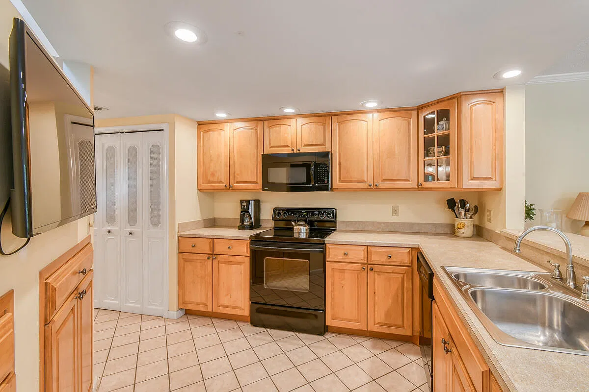 2 bed, 2.5 bath, 1556 sqft, $3,200 — Photo 2