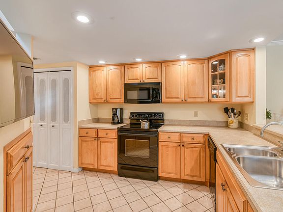 2nd image of 28 Uno Lago Dr